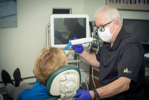 Dr. Lew using the iTero intraoral scanner